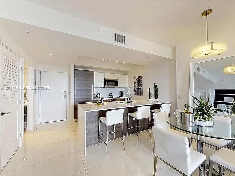 Merrick Manor Condo — Photo 2