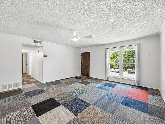 5th image of 733 Mockingbird Dr