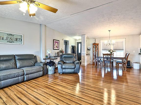 4th image of 929 Fisher Rd