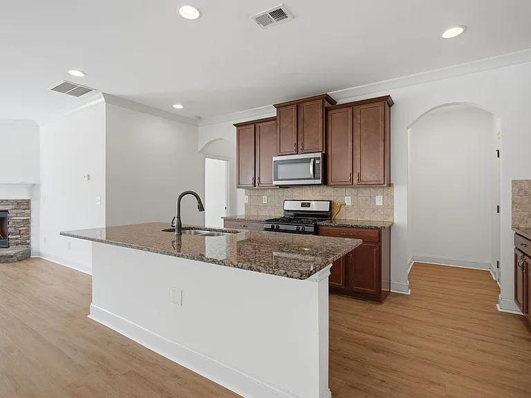 5060 Rialto Way — Photo 8