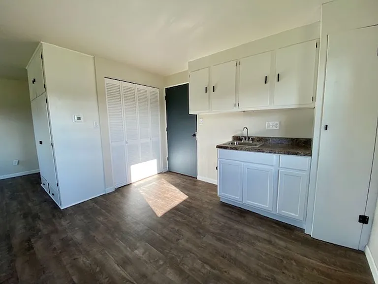 1220 Lore Ln — Photo 4
