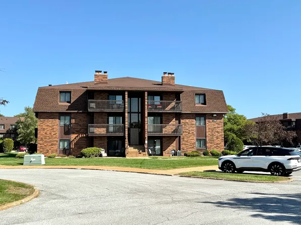 2045 Porte De Leau Ct #307, Highland, IN 46322