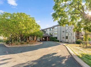 1304 W Medicine Lake Dr APT 323, Minneapolis, MN 55441
