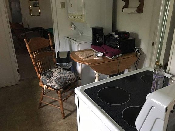 3rd image of 122 N Carter Ave