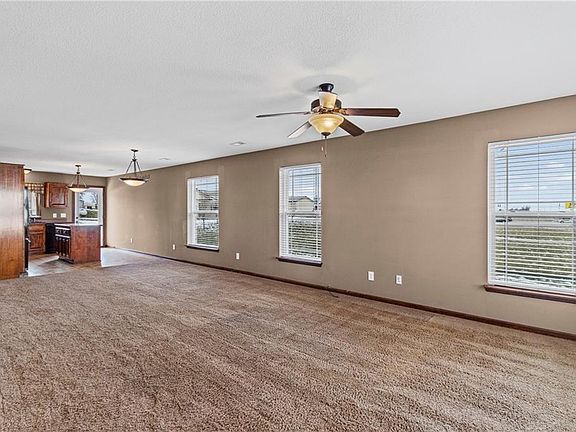 5th image of 400 W Elm St