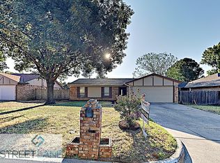 5717 Cedar Ridge Dr, Arlington, TX 76017