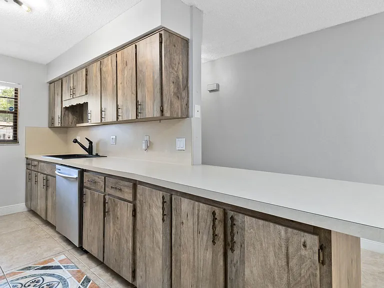 3528 Bay Ct — Photo 10