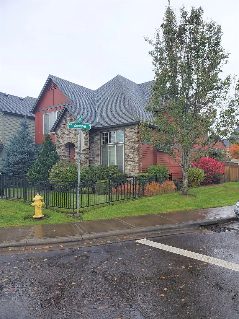 Great Home in Sherwood! Primary Suite on Main! — Photo 3