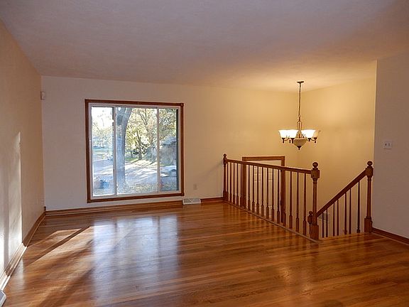 5th image of 2619 Campbell St