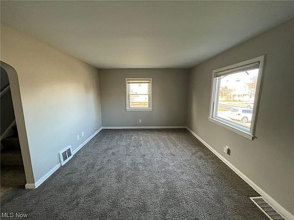 5th image of 212 5th St NE