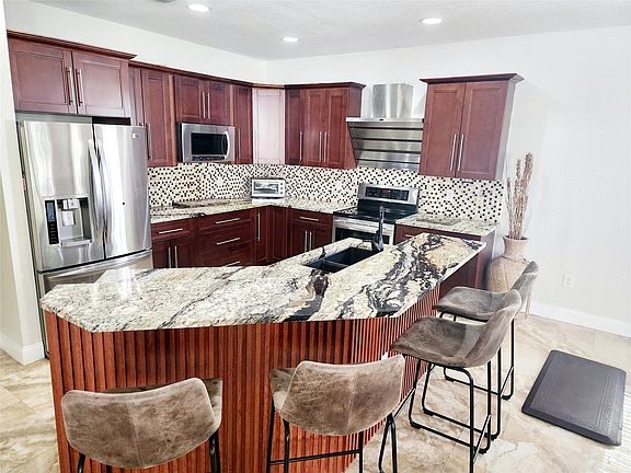 4th image of 4663 SW 132nd Avenue