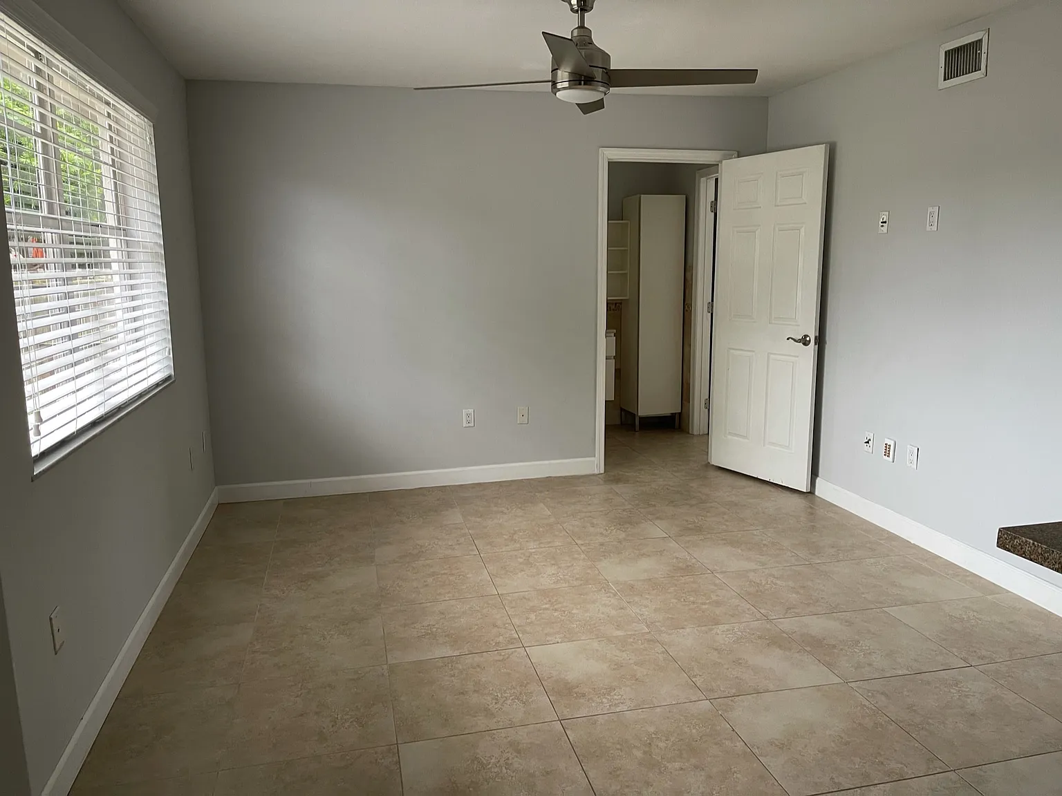 2643 SW 64th Ave — Photo 3