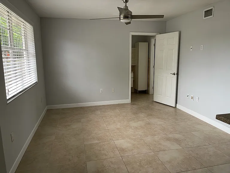 2643 SW 64th Ave — Photo 2