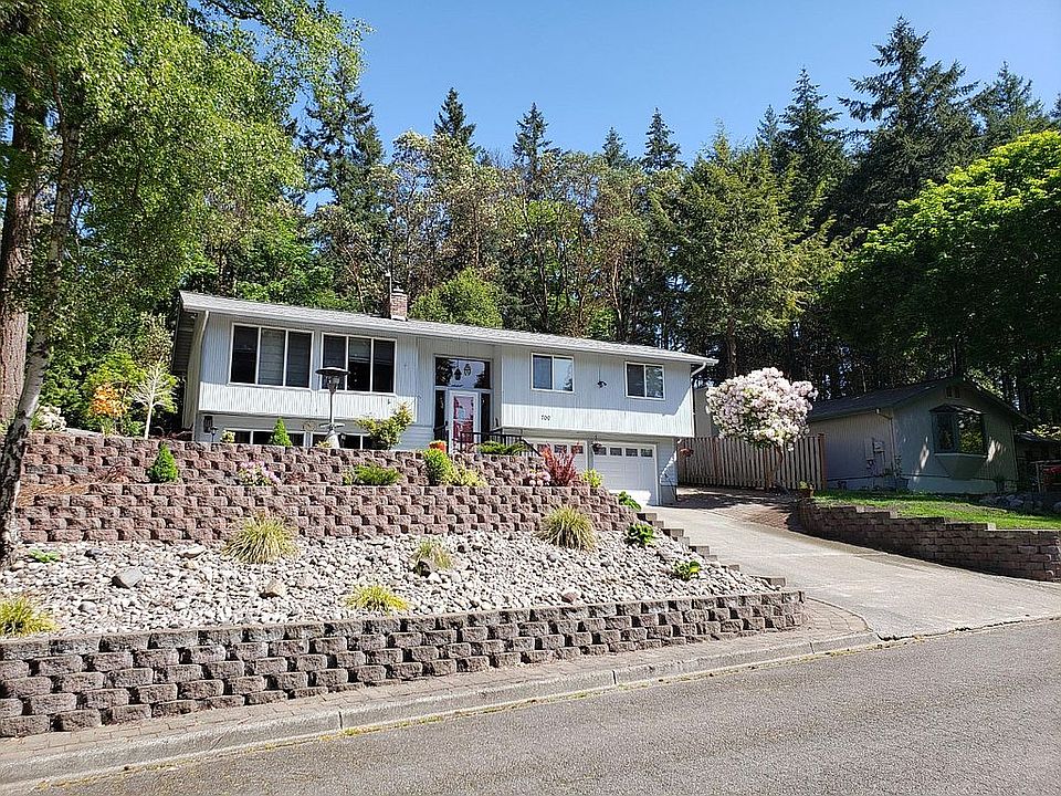 2nd image of 700 Deercliff Rd NE
