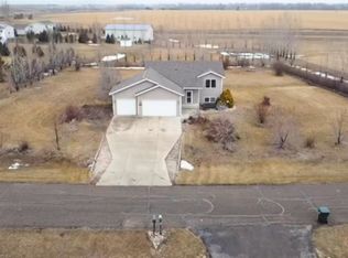 5400 Kayley Dr, Bismarck, ND 58504