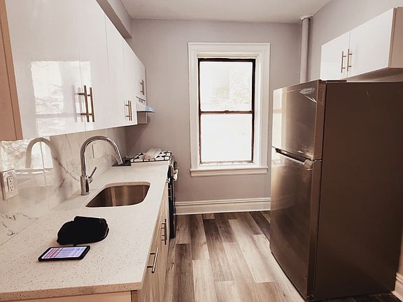 2nd image of 122 Corbin Ave #2A