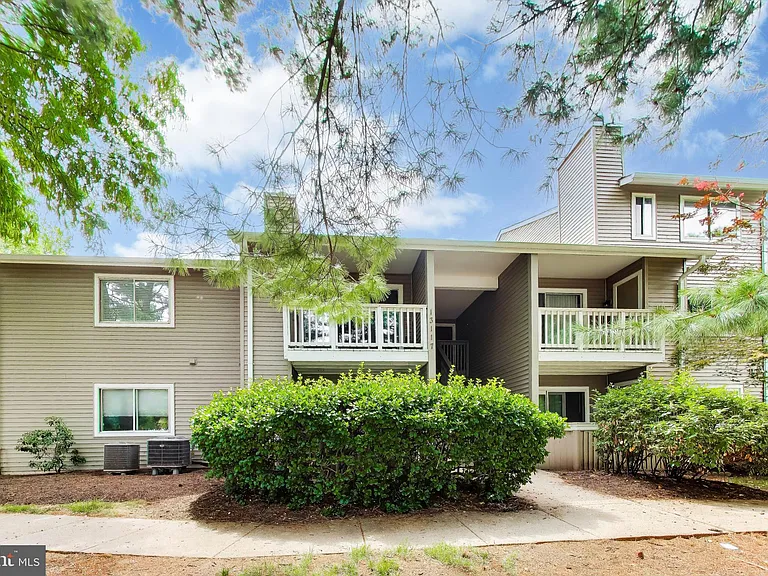 13117 Wonderland Way #4 — Photo 3