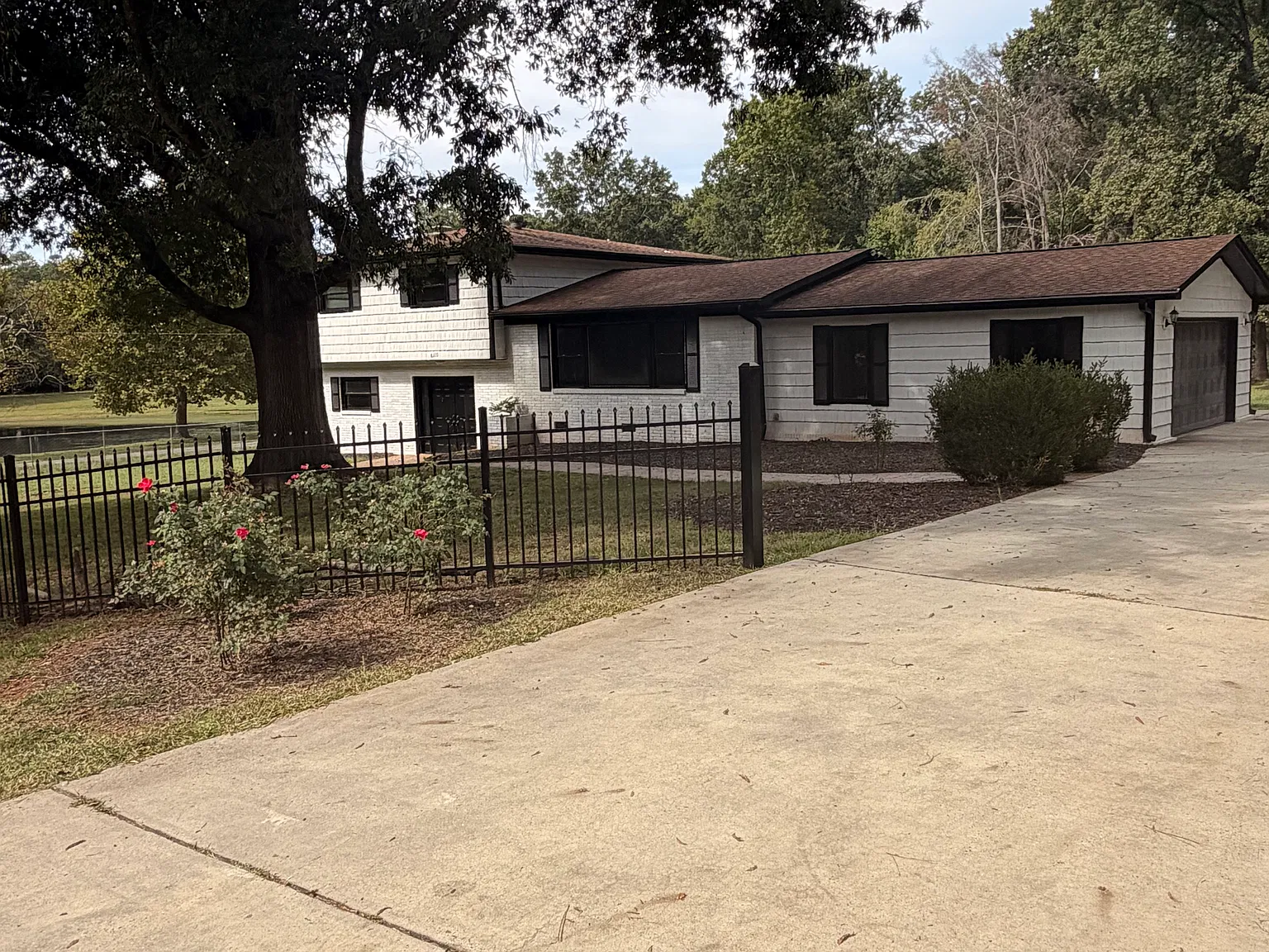 3 bed, 2.5 bath, 2383 sqft, $2,750 — Photo 1