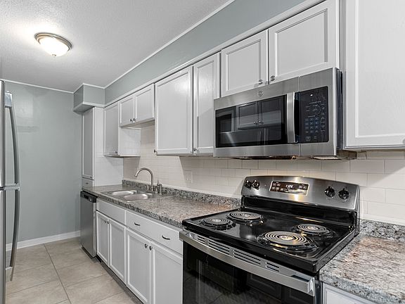5th image of 8327 Lowell Ave #10