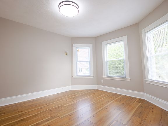 3rd image of 31 Graham St Floor 2