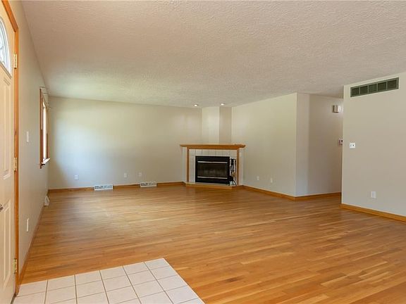 4th image of 2244 Lynnwood Dr
