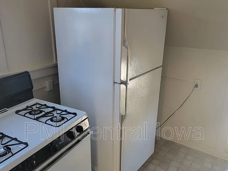 2220 E Walnut St #3 — Photo 6