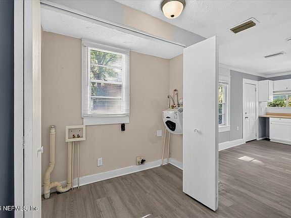5th image of 1325 WOODS Street