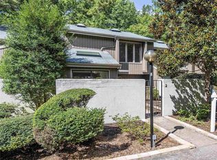 2 Tilbury Ct, Chapel Hill, NC 27517