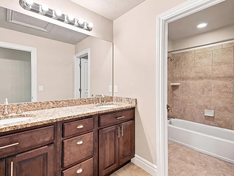 1360 E Foxmont Ln — Photo 30