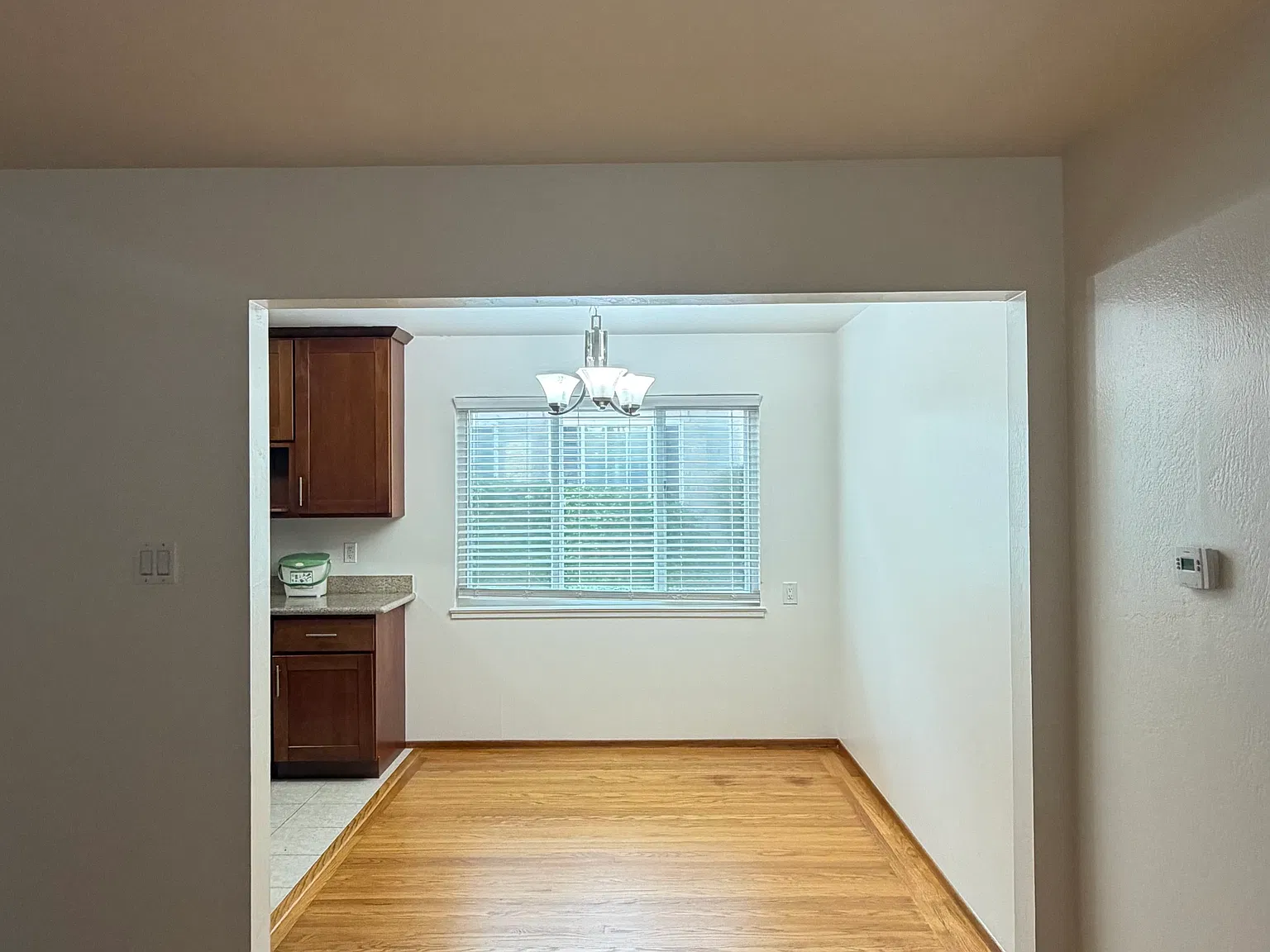 2 bed, 900 sqft, $3,200 — Photo 4