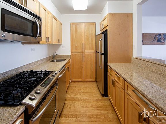 3rd image of 476 Sterling Pl APT 2A