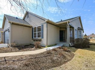 2350 Carillon Dr, Grayslake, IL 60030