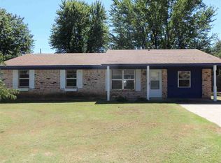 142 E Maple Ave, Perry, OK 73077