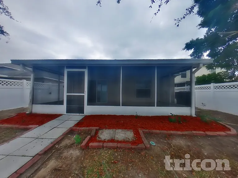 822 Brenton Leaf Dr — Photo 16