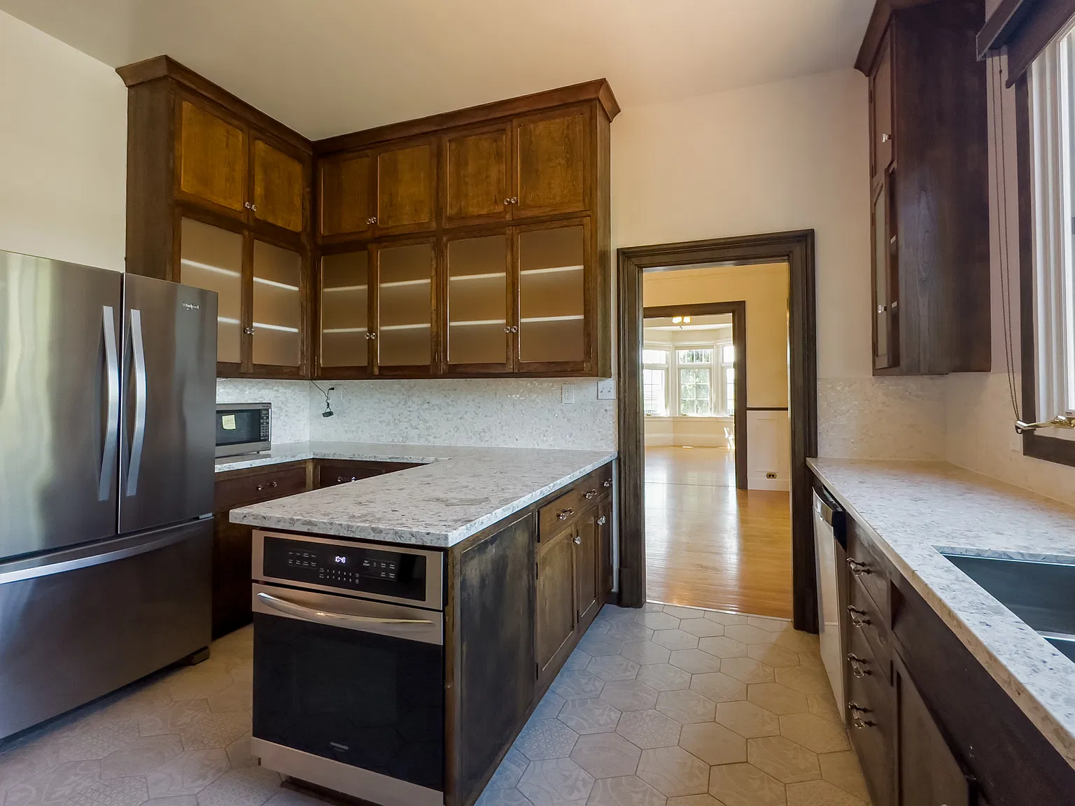 3 bed, 1.5 bath, 1600 sqft, $5,100 — Photo 4