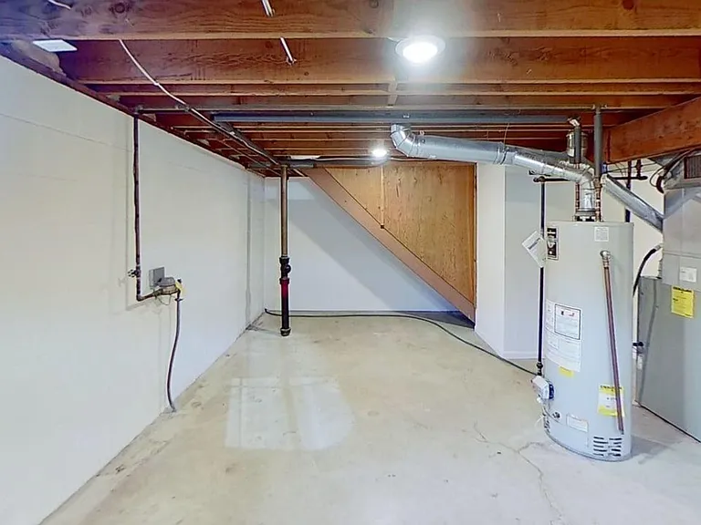 2718 Luther Dr — Photo 16