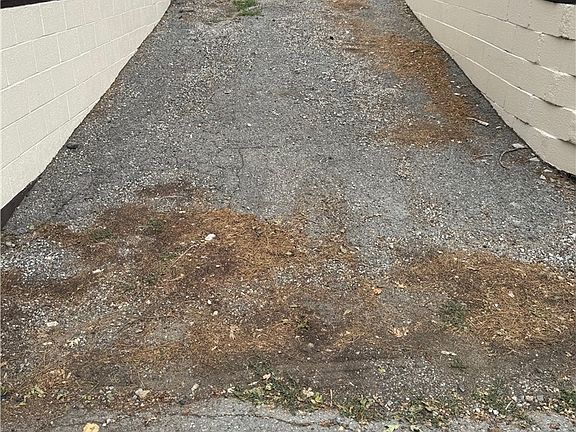 5th image of 23335 Crestline Rd