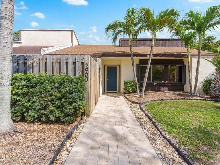 2900 NW 69th Ct — Photo 3