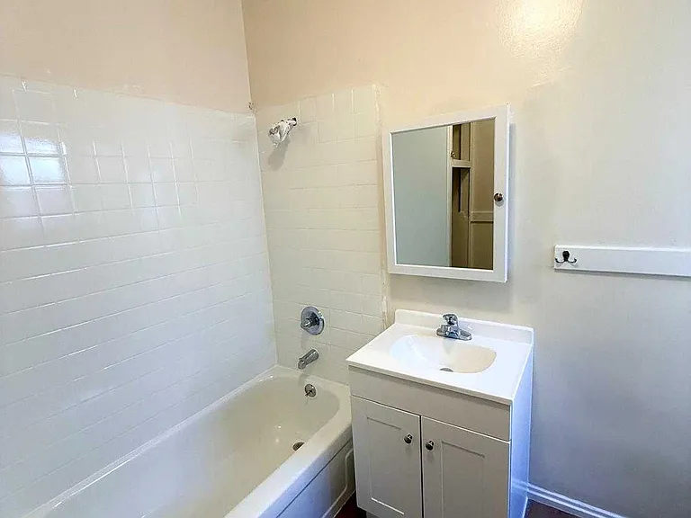 1661 Sacramento St #7 — Photo 7
