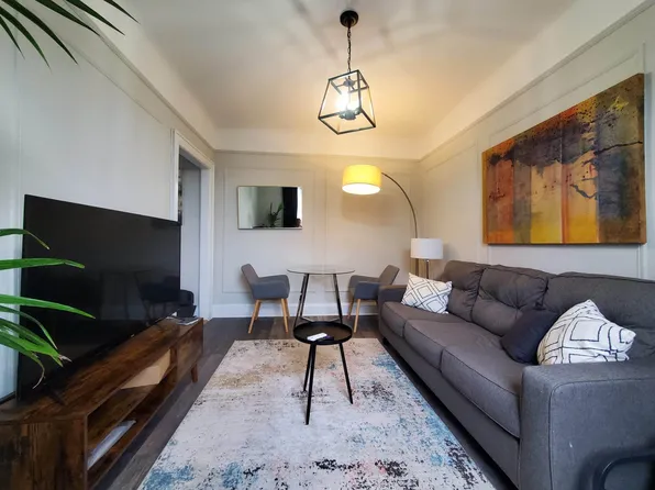 29-01 39th Avenue image 2 of 10