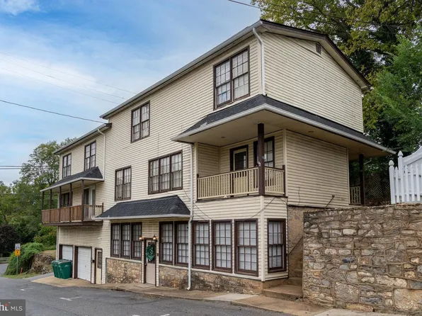 15 S Hawksbill St, Luray, VA 22835
