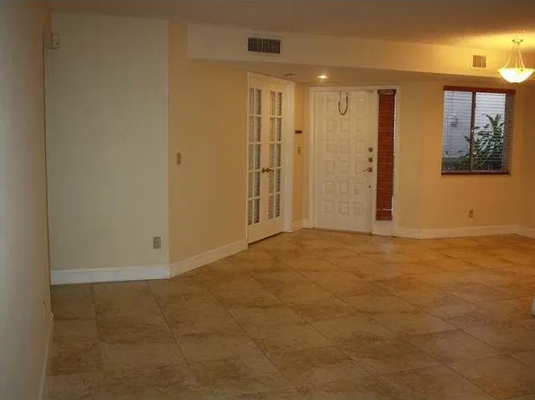 945 NW 92nd Ter, Plantation, FL 33324