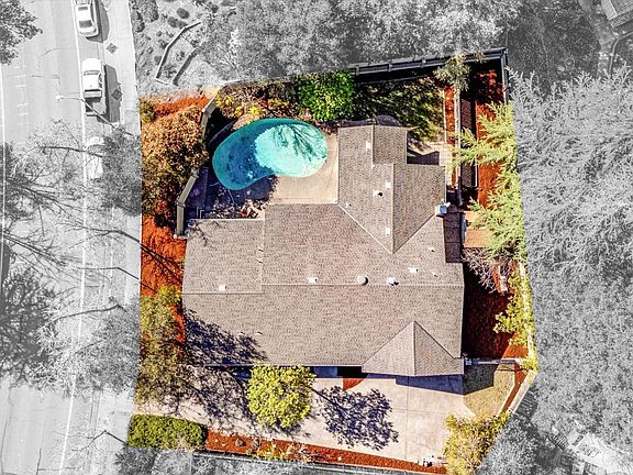 3rd image of 2625 Hidden Valley Drive