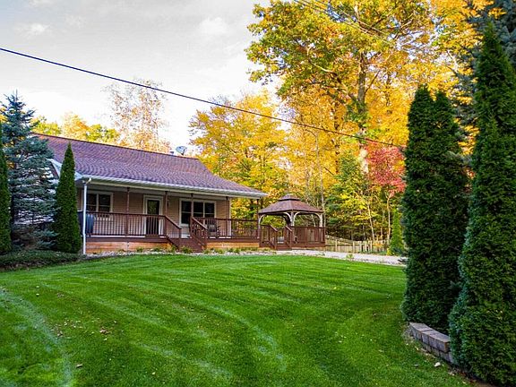 2nd image of 14909 Hickory St