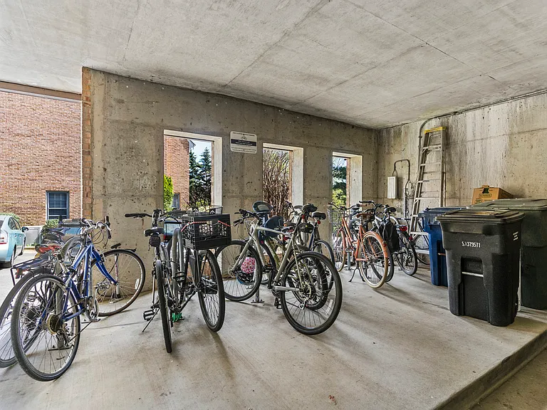 2302 Sanford St — Photo 88