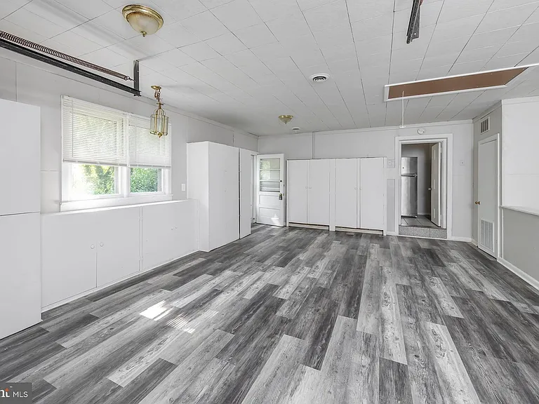 1100 Woodlawn Ave — Photo 6