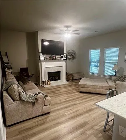 3 bed, 2.0 bath, 1782 sqft, $2,100 — Photo 4