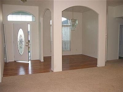 3rd image of 391 Westminster Dr