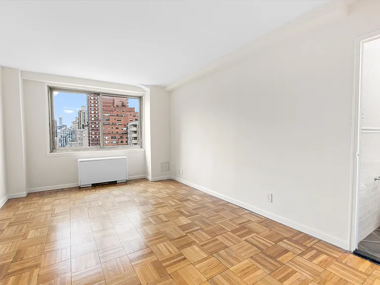 401 E 86th St #18B — Photo 11
