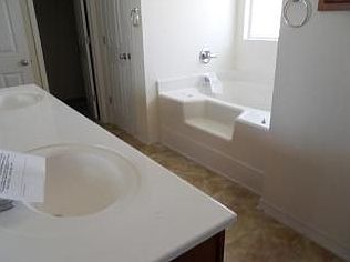 5th image of 15250 Camelot Dr